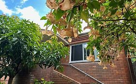 3 Bdr House Close To Train Station, Airport & City